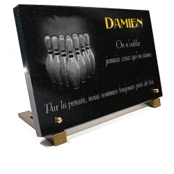 Une plaque funéraire personnalisable pour les passionnés de bowling