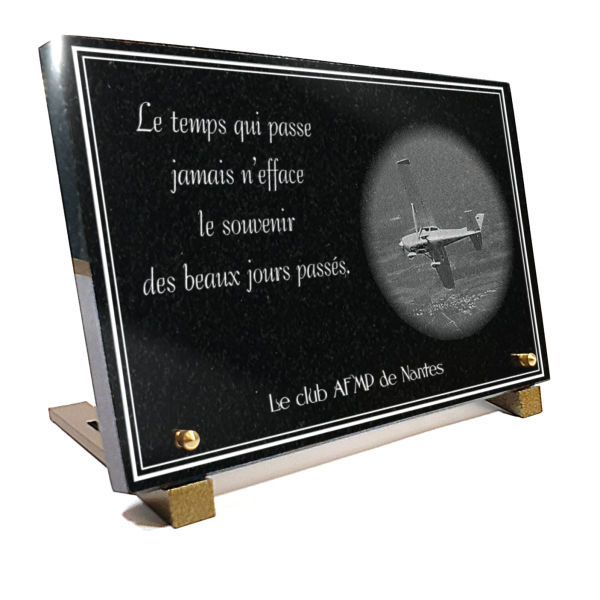 Plaque funeraire Gravure Avion en vol pour aviateur